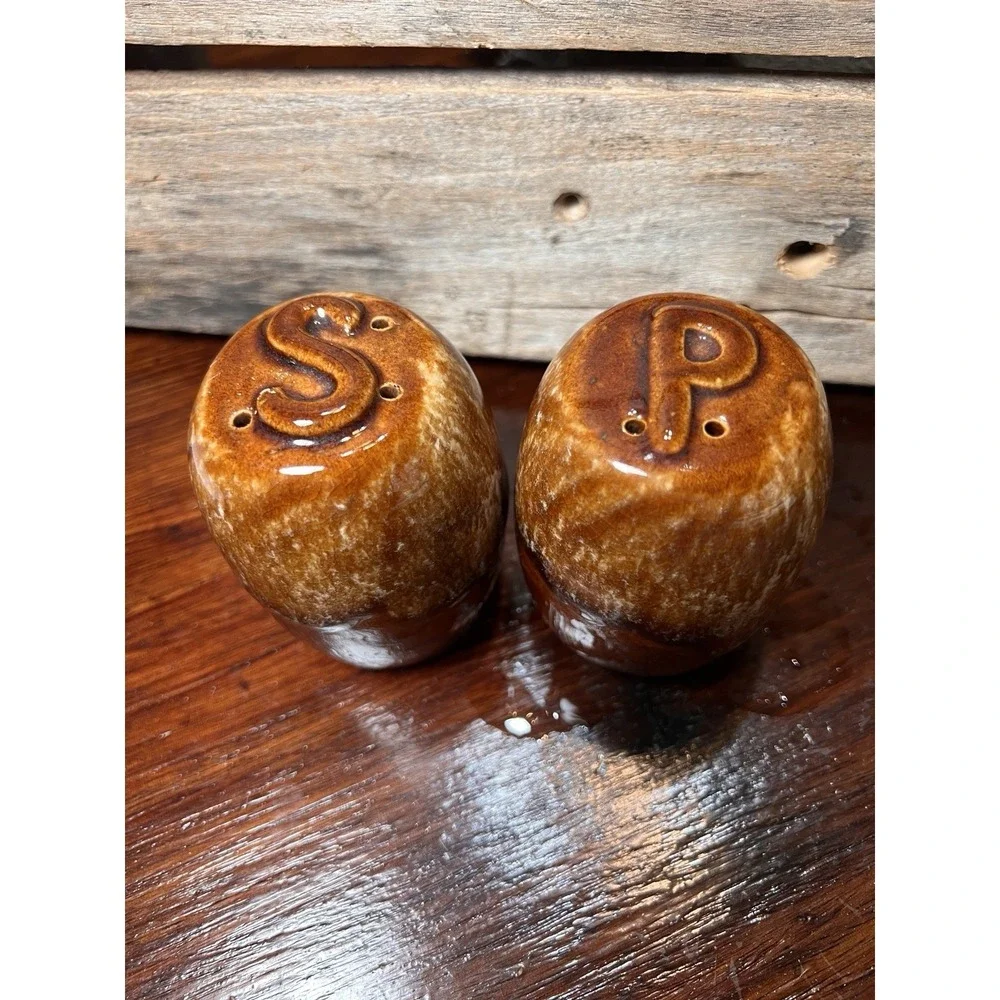 Vintage Salt Pepper Shakers Brown Drip Glaze Ceramic Rustic Cabin Core‎